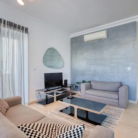 Beautiful With Lift And Balcony Apartman