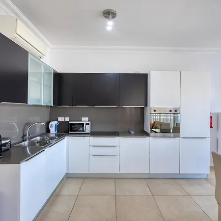 Apartman Beautiful With Lift And Balcony