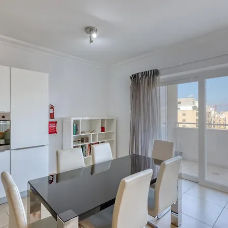 Apartman Beautiful With Lift And Balcony