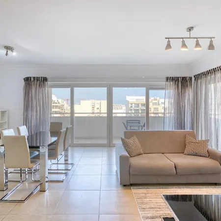 Apartman Beautiful With Lift And Balcony *