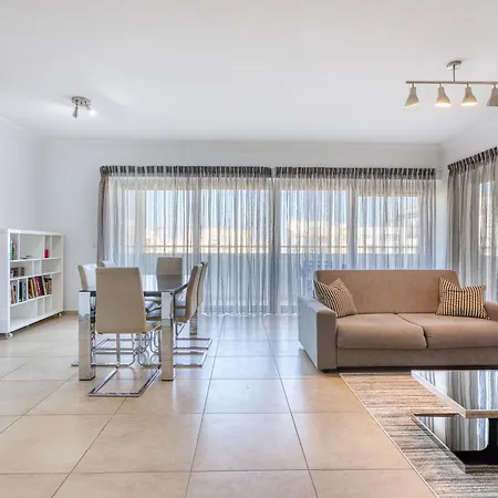 Apartman Beautiful With Lift And Balcony