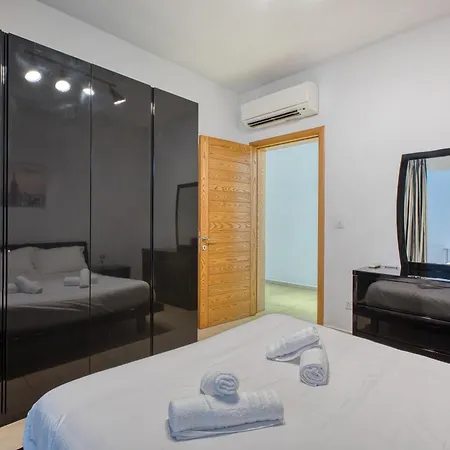 Apartman Beautiful With Lift And Balcony *