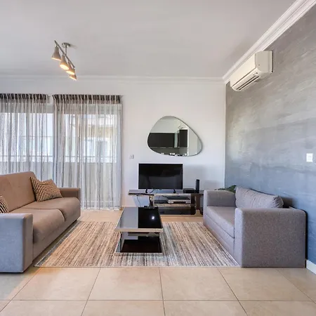 Beautiful With Lift And Balcony Apartman