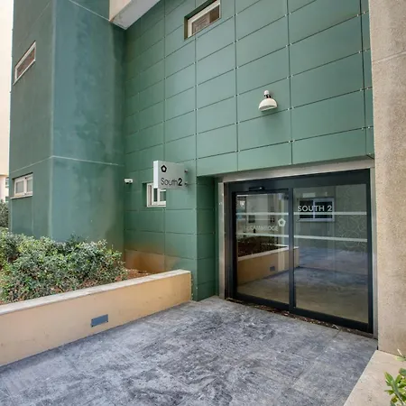 Apartman Beautiful With Lift And Balcony *