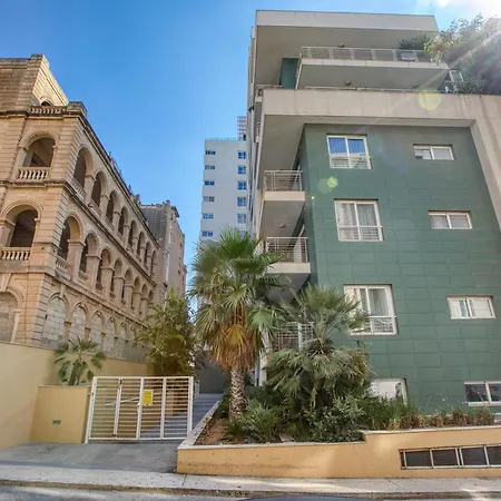 Beautiful With Lift And Balcony Apartman *